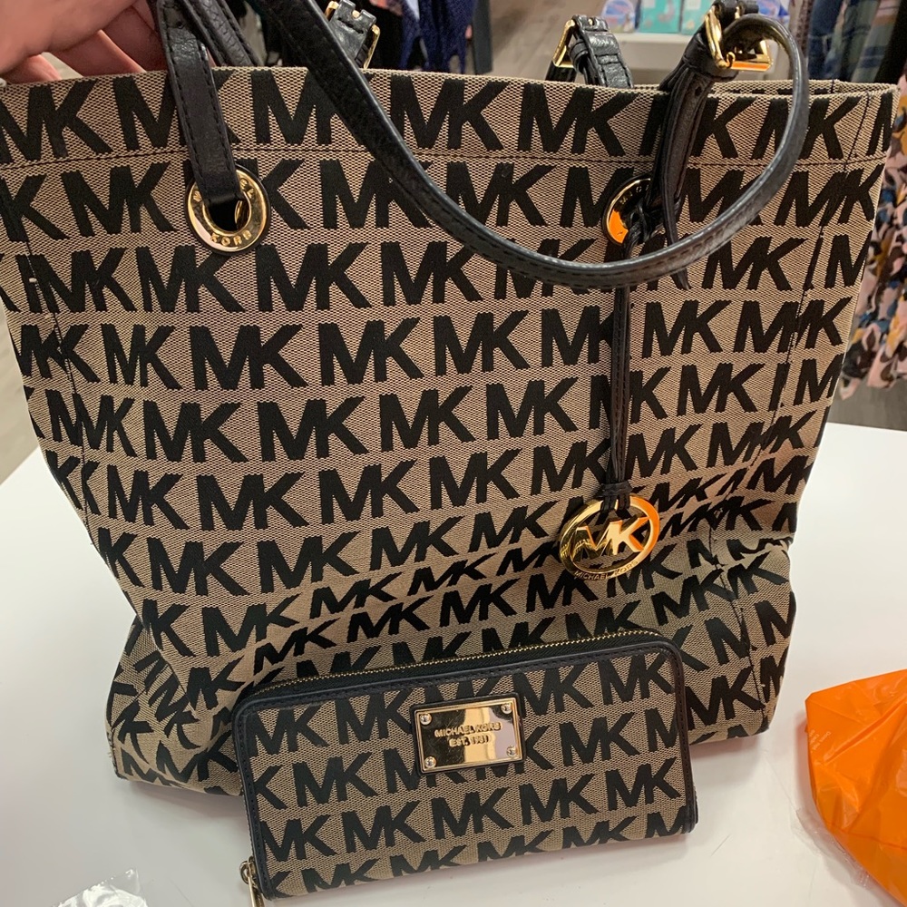 Michael Kors Tote & Wallet